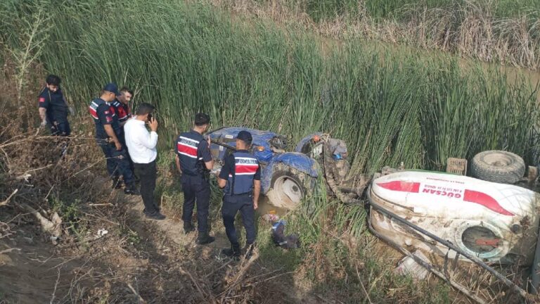 Mersin’de devrilen traktörün altında kalan sürücü hayatını kaybetti