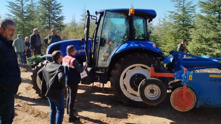 Afyonkarahisar'dan çalınan traktör 26 gün sonra ormanda bulundu