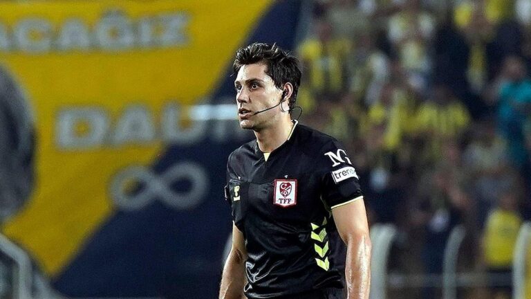 Süper Lig'in genç hakemi Mehmet Türkmen ilk kez derbi düdüğü çalacak!