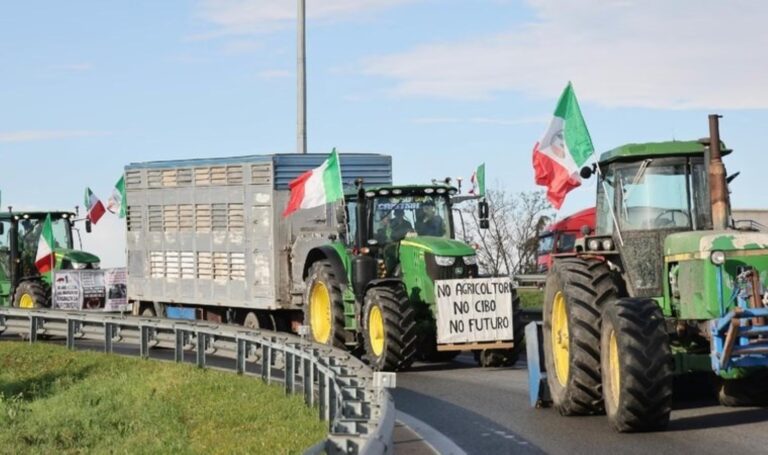 İtalya'daki çiftçiler hükümeti protesto etti – News World News