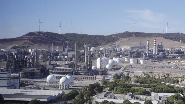 Türkiye’nin petrol ithalatı ocakta azaldı