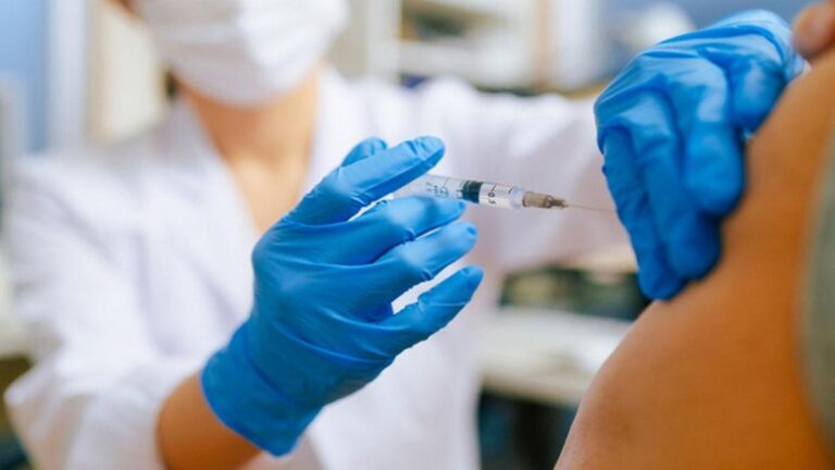 Topluma yayılan güçlü bağışıklık için aşılanma çok önemli