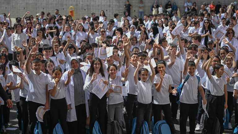 Okullarda karne zamanı: 20 milyon öğrenci yaz tatiline girecek