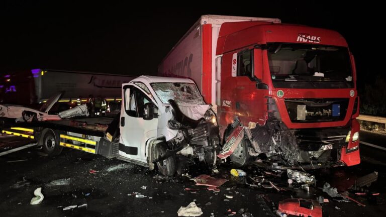 Adana’da zincirleme trafik kazası: 8 kişi yaralandı