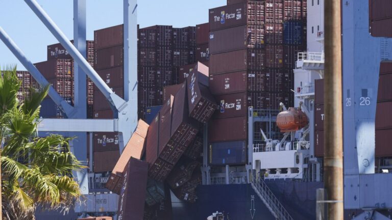 ABD’de bir yük gemisinden 60’tan fazla konteyner düştü