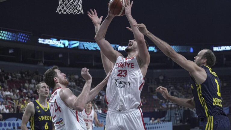 12 Dev Adam, EuroBasket 2025’te çeyrek finale yükseldi! İsveç’i devirdik…