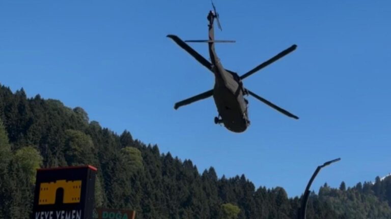 Ayder Yaylası’nda mahsur kalan 115 kişi helikopterlerle tahliye edildi