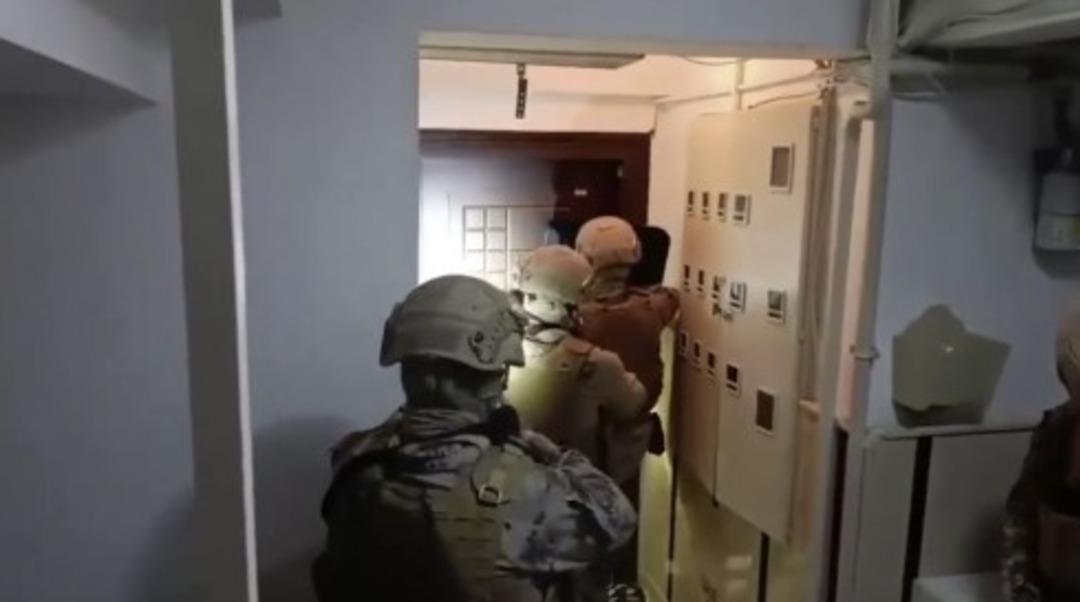 Bakan Yerlikaya açıkladı! Suç örgütlerine operasyon: 42 şüpheli yakalandı 2 şüpheli