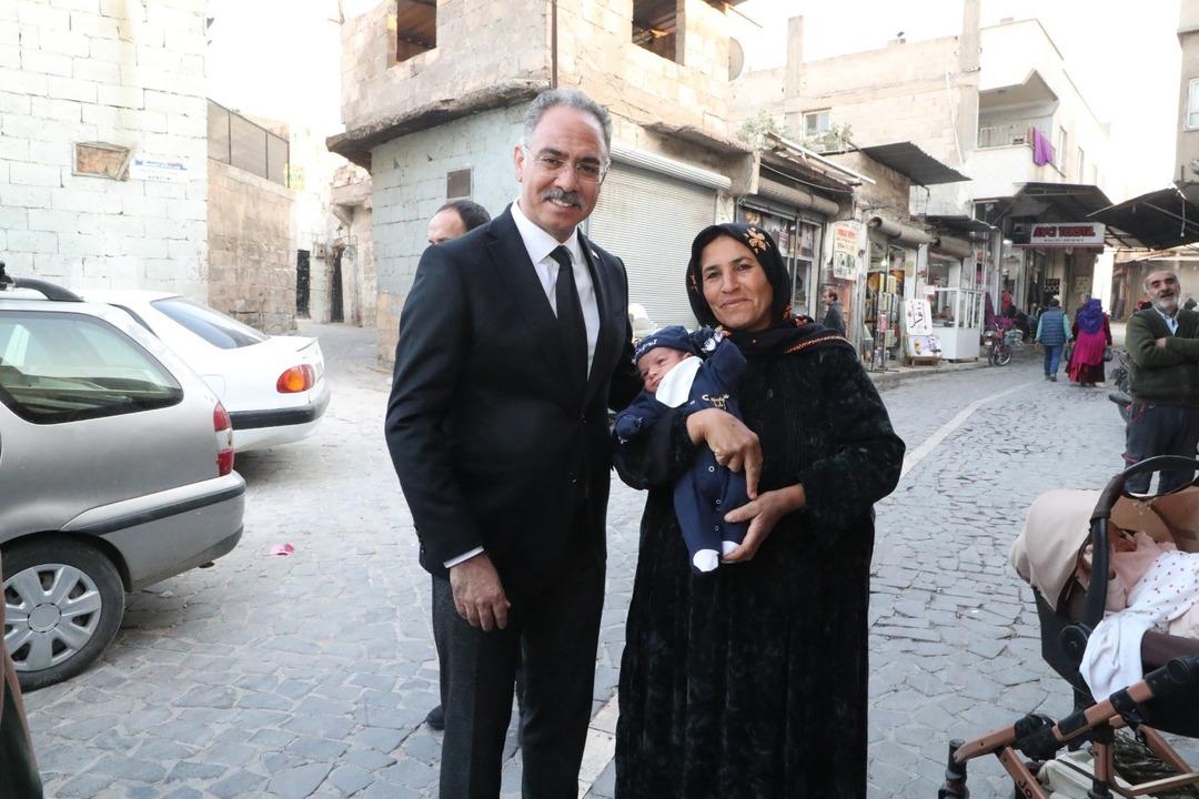 Her zaman gizemli bir hayırsever gibi davrandı! Bu sefer belediye başkanı yaptı: Defteri aldı ve tüm borçları sildi... 4