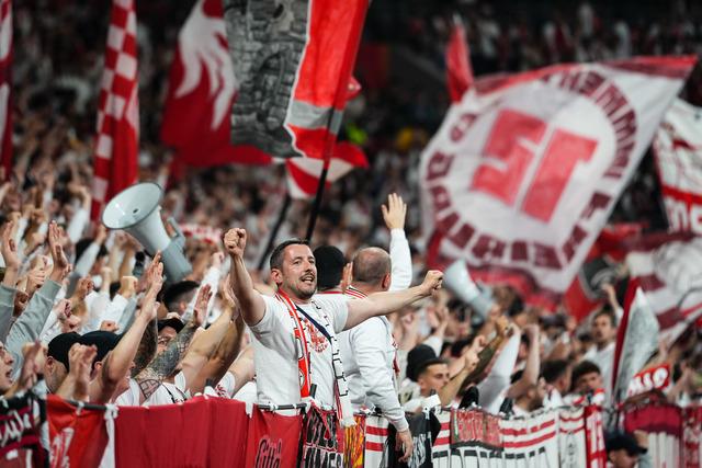 Freiburg taraftarlarından takımlarına dikkat çeken destek