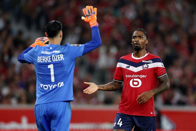 Berke Özer’den üst üste kurtarışlar! 🧤